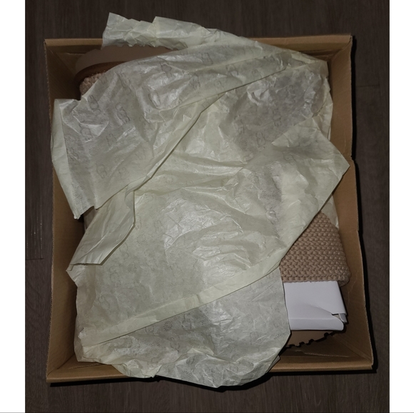 Cream UGGs, brand new, never worn, size 9 - Picture 3 of 6